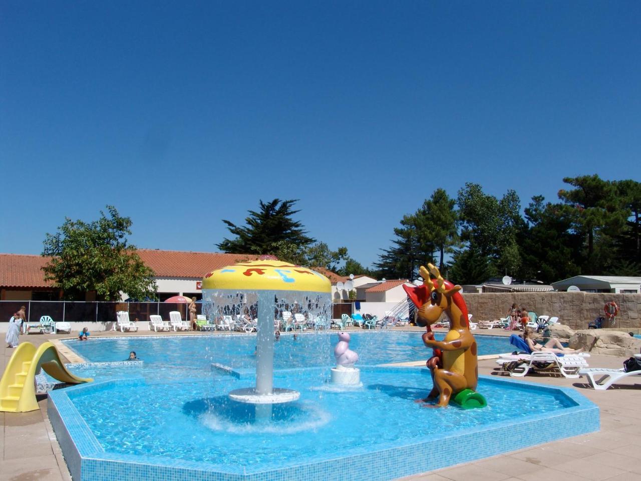 Camping Le Clos Des Pins Hotel Saint-Hilaire-de-Riez Exterior foto